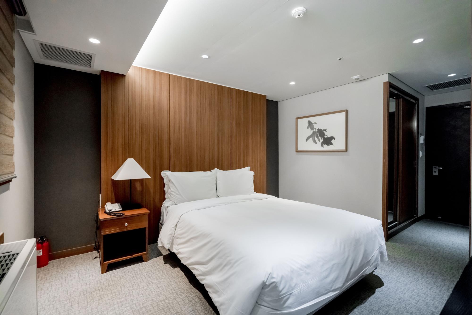 Oriens Hotel & Residences Myeongdong Seoul Exterior photo