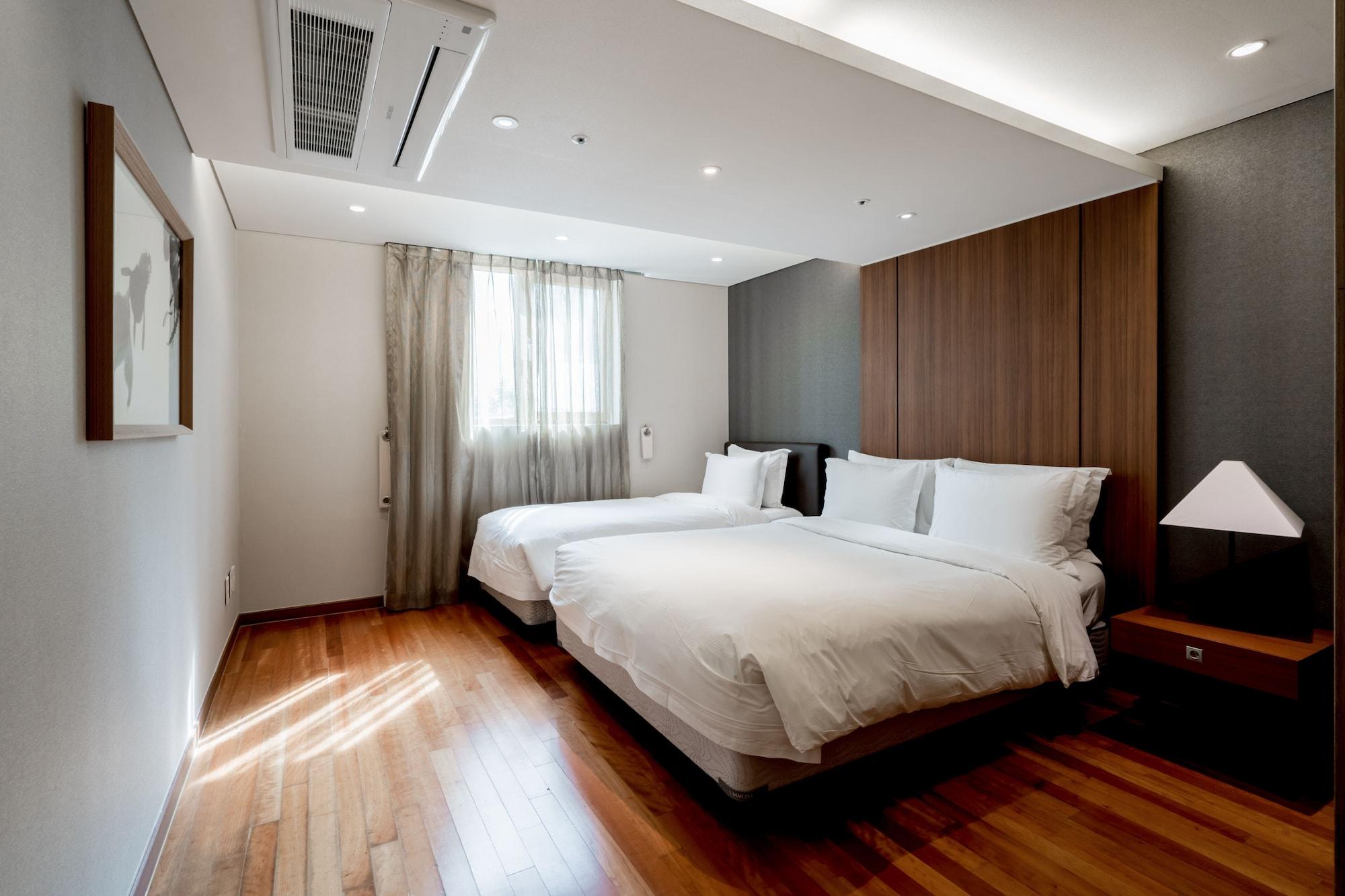 Oriens Hotel & Residences Myeongdong Seoul Exterior photo