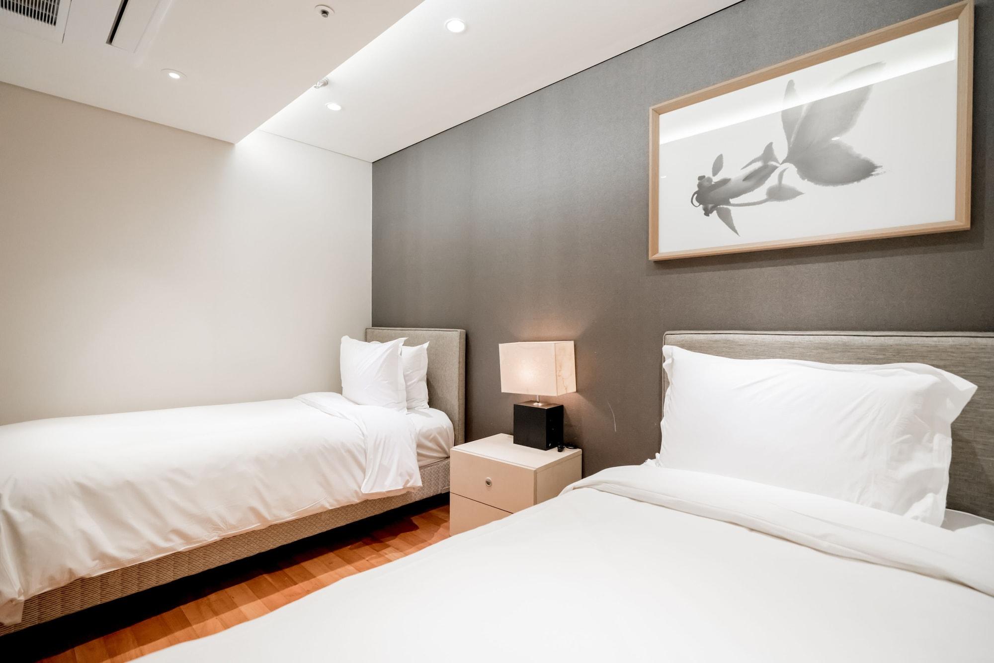 Oriens Hotel & Residences Myeongdong Seoul Exterior photo
