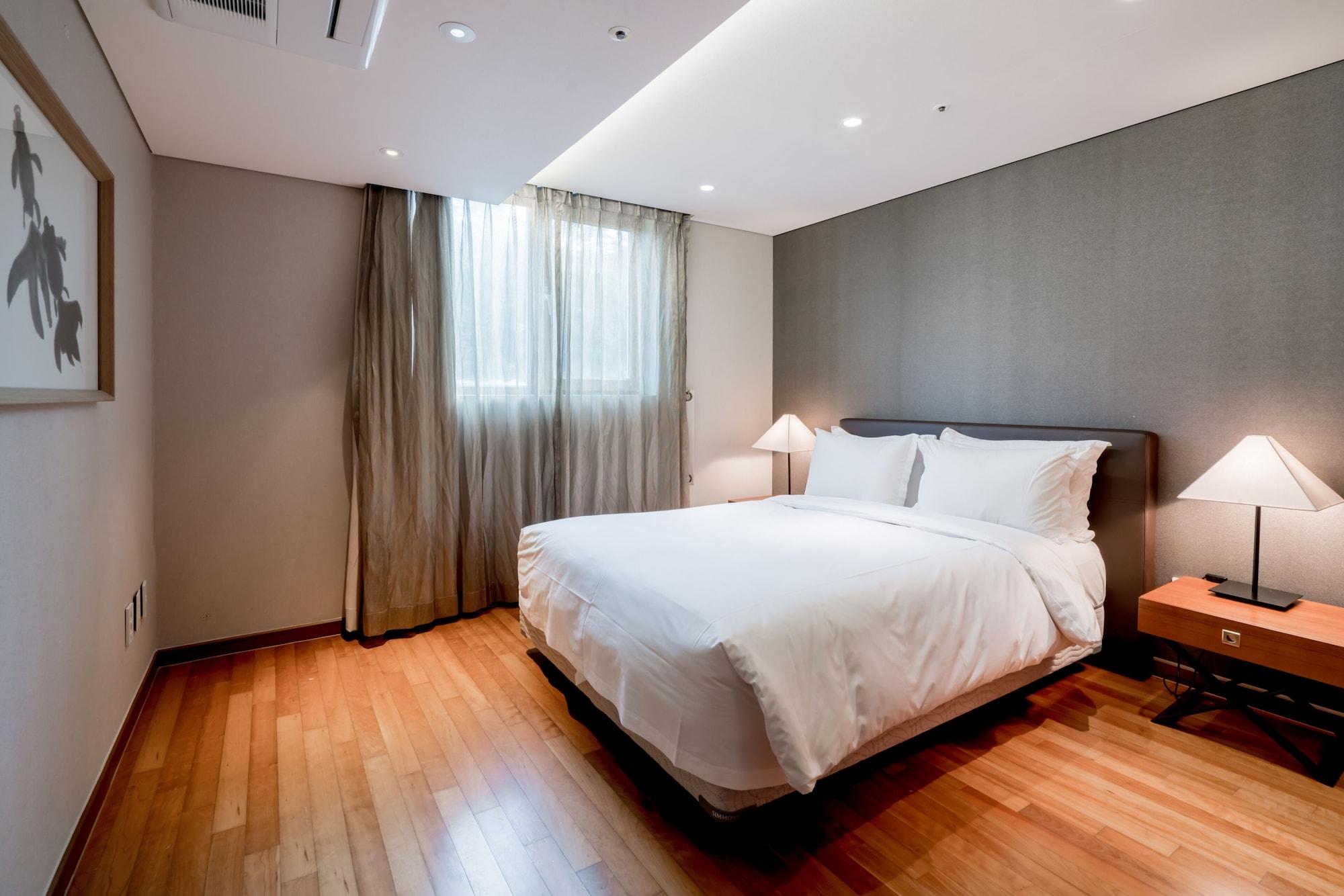Oriens Hotel & Residences Myeongdong Seoul Exterior photo