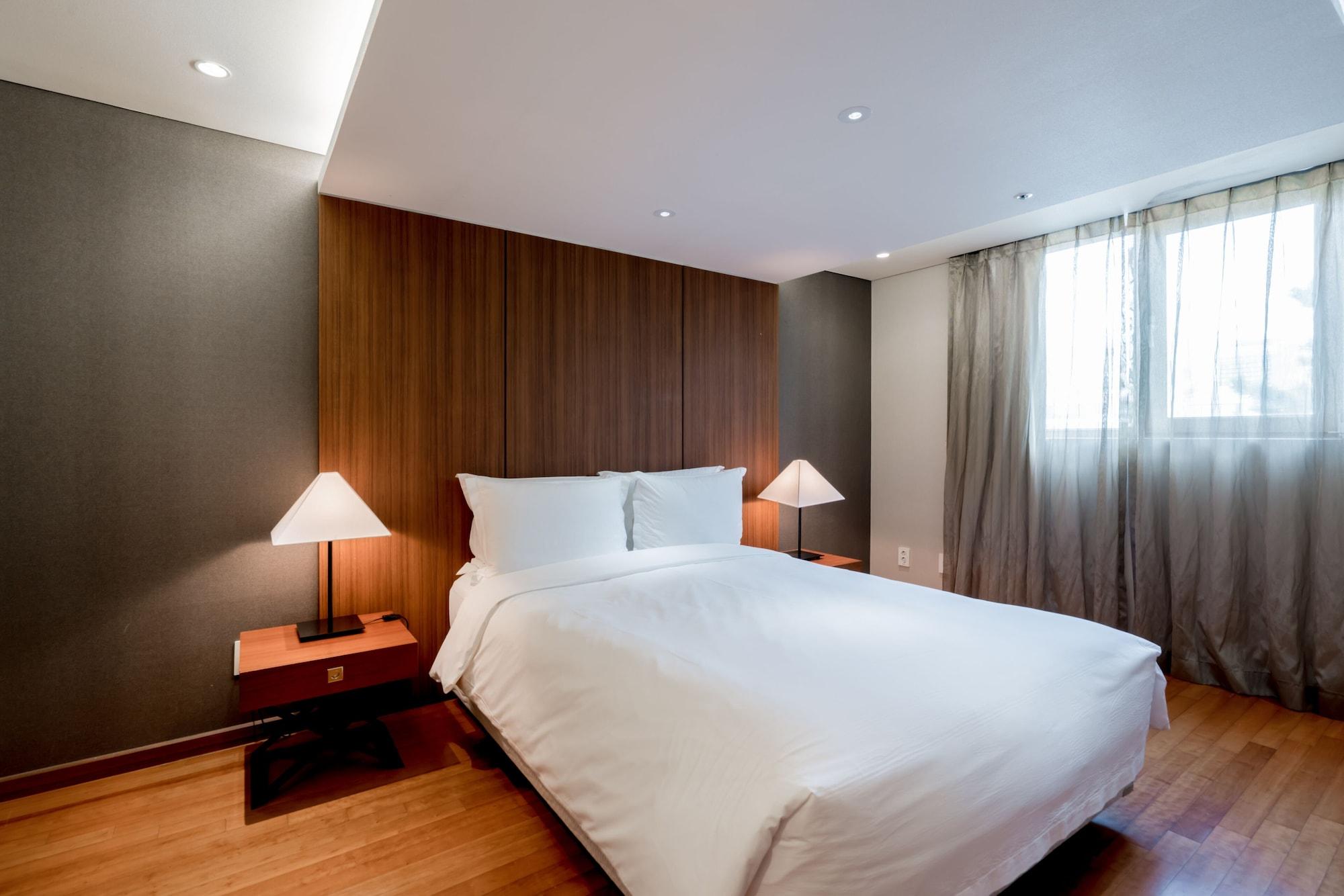 Oriens Hotel & Residences Myeongdong Seoul Exterior photo